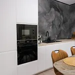 Apartment Modern 2-room Apartment, Free Underground Parking