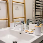 Modern 2-room Apartment, Free Underground Parking *