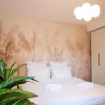 Apartman Modern 2-room Apartment, Free Underground Parking