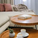 Modern 2-room Apartment, Free Underground Parking *