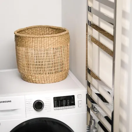 Modern 2-room Apartment, Free Underground Parking *