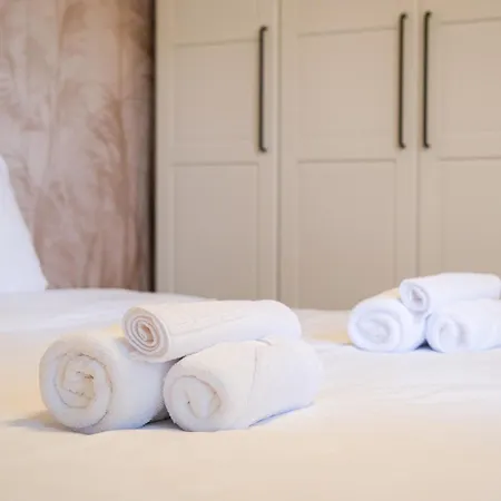 Modern 2-room Apartment, Free Underground Parking *