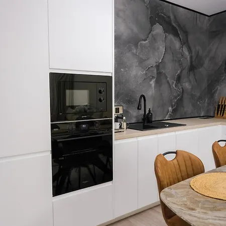 Apartment Modern 2-room Apartment, Free Underground Parking