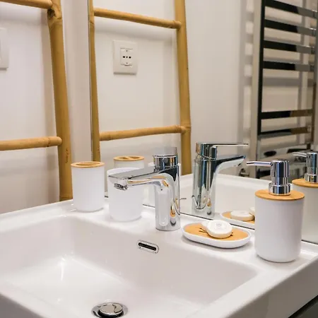 Modern 2-room Apartment, Free Underground Parking *