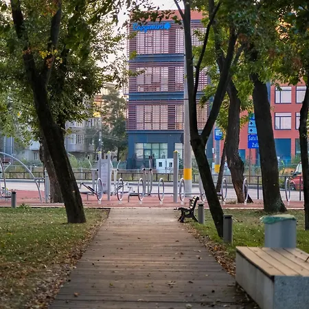 Modern 2-room Apartment, Free Underground Parking *