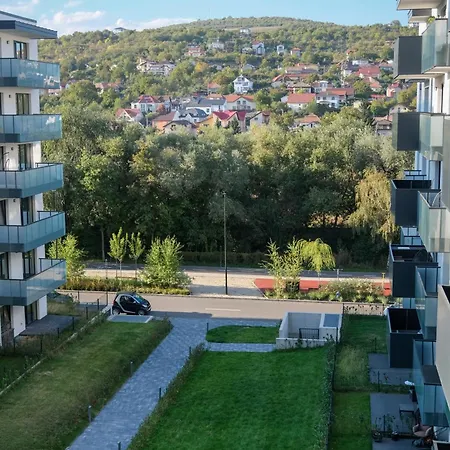 Modern 2-room Apartment, Free Underground Parking