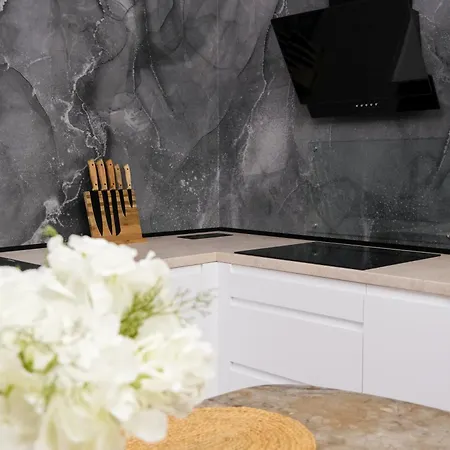Modern 2-room Apartment, Free Underground Parking Апартаменты