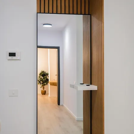 Apartment Modern 2-room Apartment, Free Underground Parking *