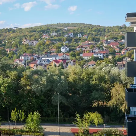 Modern 2-room Apartment, Free Underground Parking Apartmán