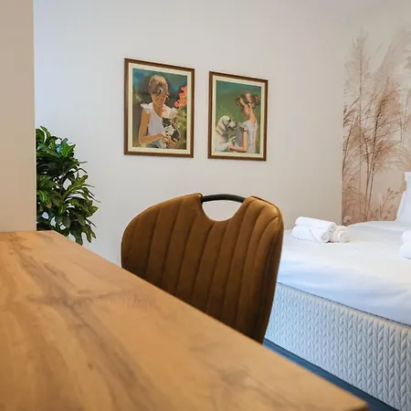 Modern 2-room Apartment, Free Underground Parking Apartman *