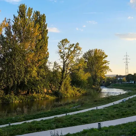 Modern 2-room Apartment, Free Underground Parking *