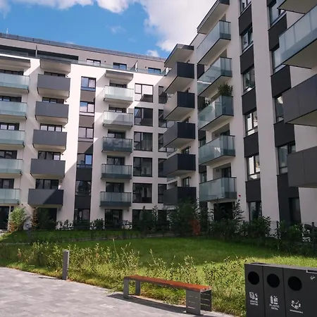Modern 2-room Apartment, Free Underground Parking Apartment *