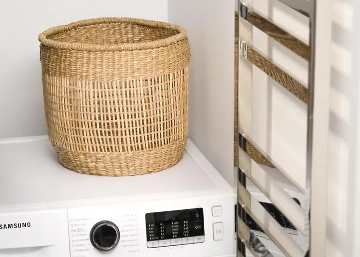 Modern 2-room Apartment, Free Underground Parking *