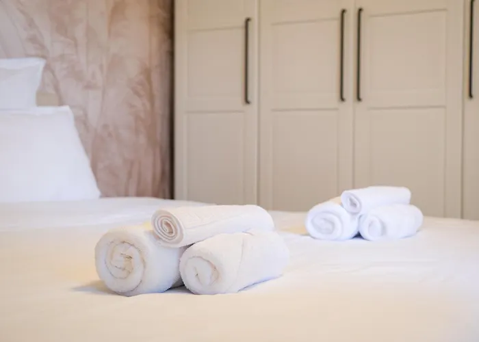 Modern 2-room Apartment, Free Underground Parking *