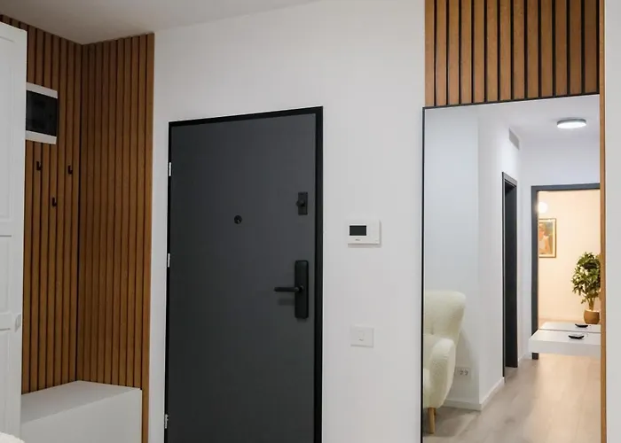 Modern 2-room Apartment, Free Underground Parking 아파트