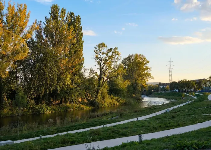 Modern 2-room Apartment, Free Underground Parking *