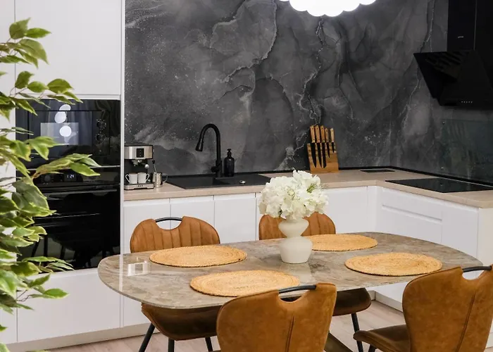 Modern 2-room Apartment, Free Underground Parking